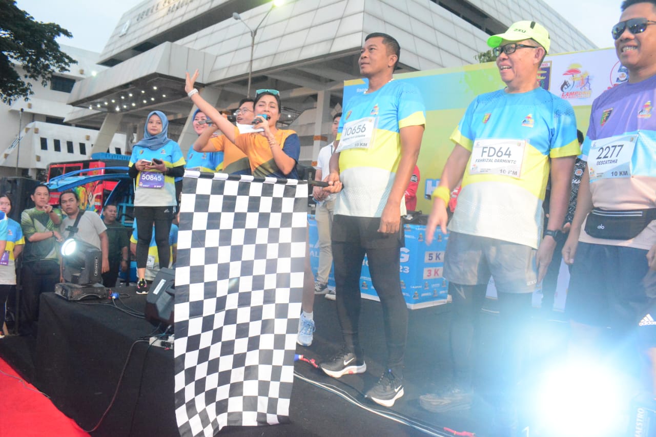 Danrem Gatam Bersama Sekda Prov Lepas Peserta Lampung Half Marathon